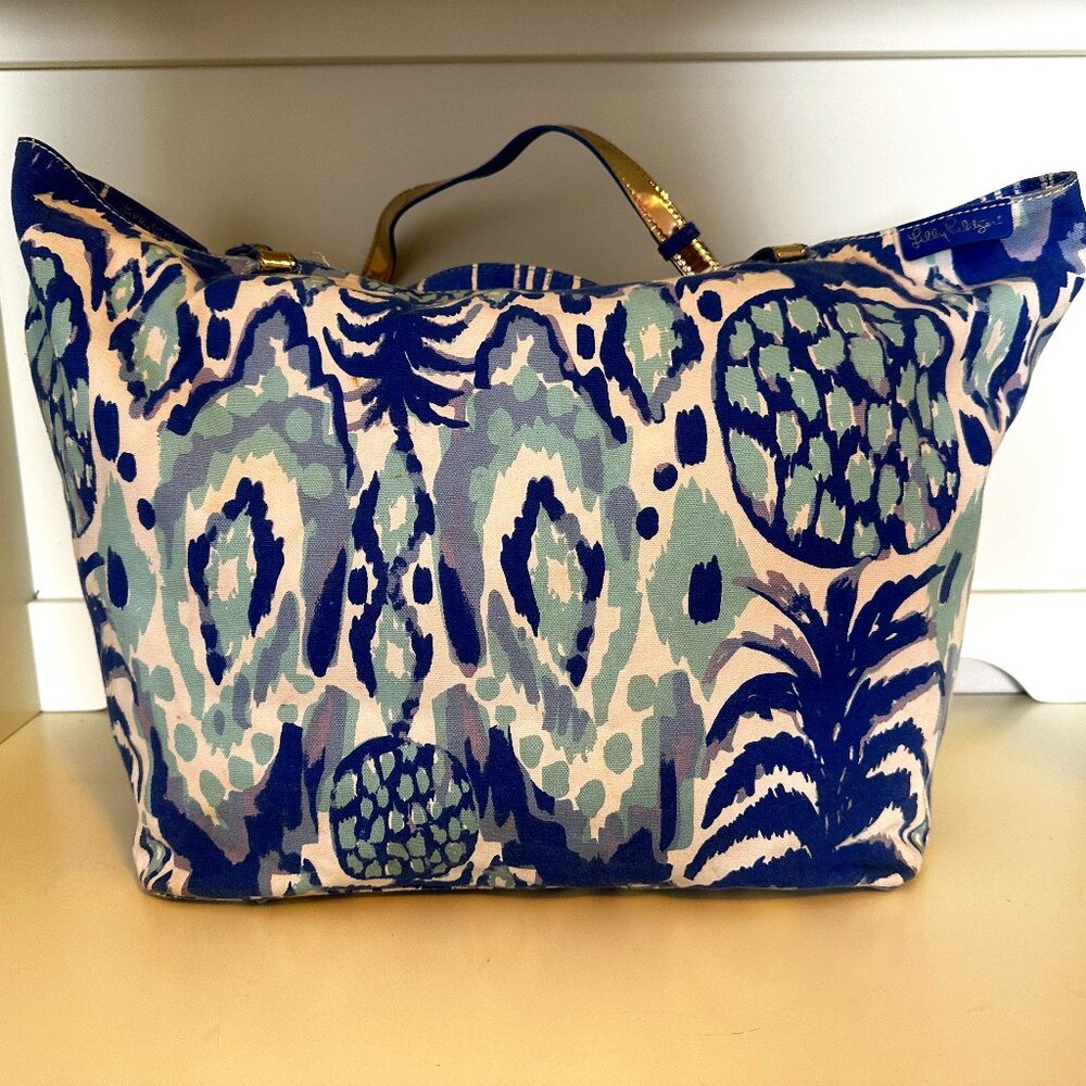 Lilly Pulitzer Tropi Call Me Reversible Tote + Matching coin purse